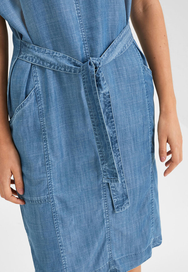 Рокля с лиосел и колан Рокля с лиосел и колан